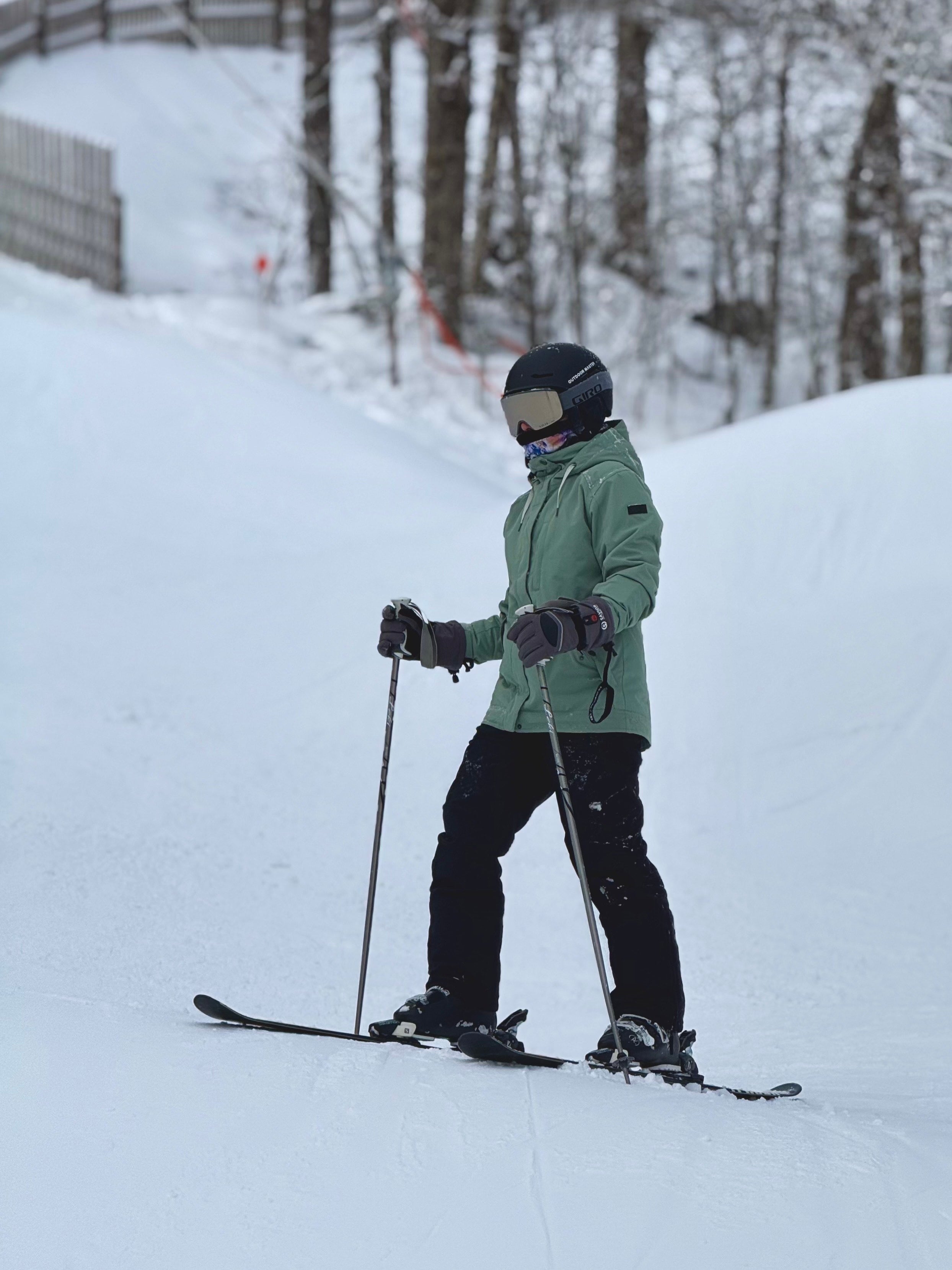 Skier gliding on a snowy slope wearing winter heated gloves, providing steady warmth and grip for cold-weather skiing and outdoor activities.
